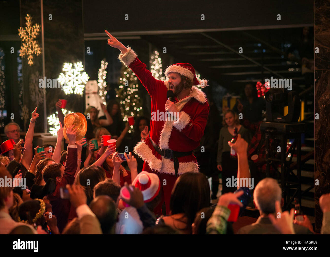 Office Christmas Party è un prossimo Natale americano commedia film diretto da Josh Gordon e Speck e scritto da Justin Malen e Laura Solon, basato su una storia da Jon Lucas e Scott Moore. Il film stars Jason Bateman, Olivia Munn, T. J. Miller, Jillian Campana, Courtney B. Vance, Kate McKinnon e Jennifer Aniston. Questa fotografia è per il solo uso editoriale ed è il copyright del film company e/o il fotografo assegnato dal film o società di produzione e può essere riprodotto solo da pubblicazioni in congiunzione con la promozione del film di cui sopra. Un credito per il fil Foto Stock