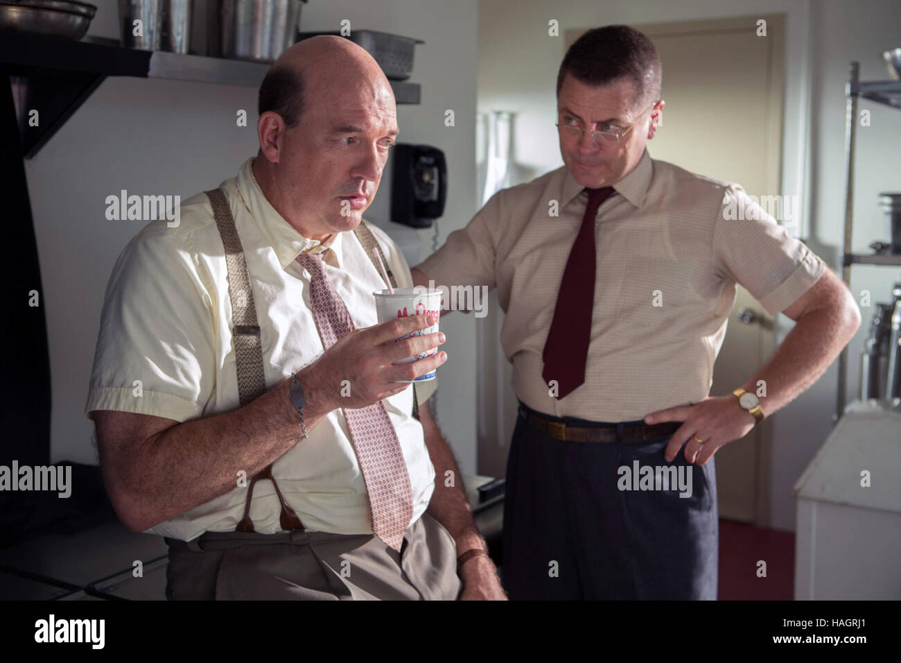 Il fondatore è un 2016 American Biographical film di fiction diretto da John Lee Hancock e scritto da Robert Siegel. Il film ritrae la storia di Ray Kroc e la sua acquisizione della McDonald's una catena di fast food. Il film stelle Michael Keaton come Kroc e Laura Dern ha come sua moglie Ethel Fleming. Questa fotografia è per il solo uso editoriale ed è il copyright del film company e/o il fotografo assegnato dal film o società di produzione e può essere riprodotto solo da pubblicazioni in congiunzione con la promozione del film di cui sopra. Un credito per il film company è richiesto. La foto Foto Stock