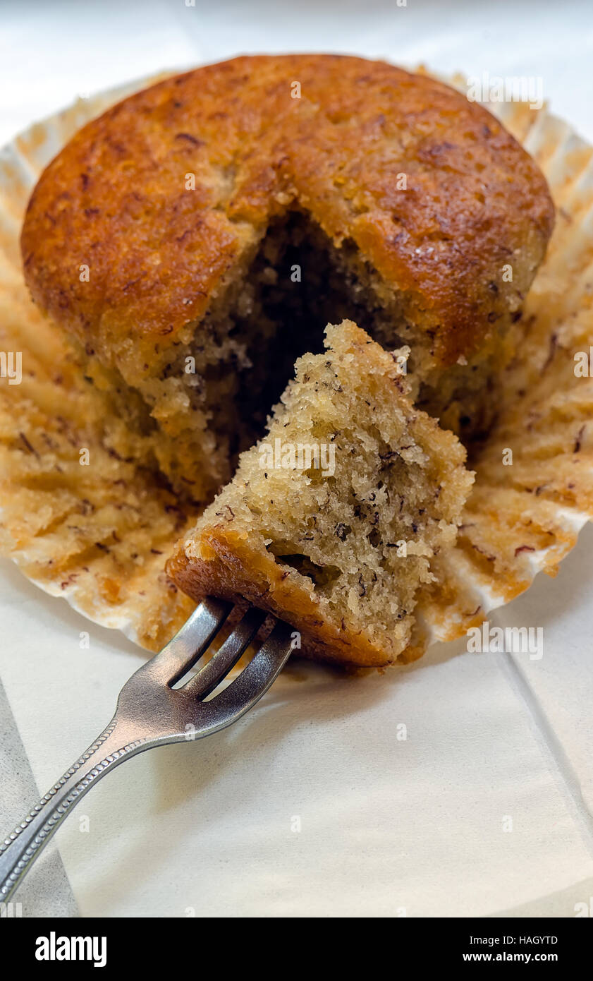 Muffin alla banana e tortini di forca in vista ravvicinata,soft focus. Foto Stock