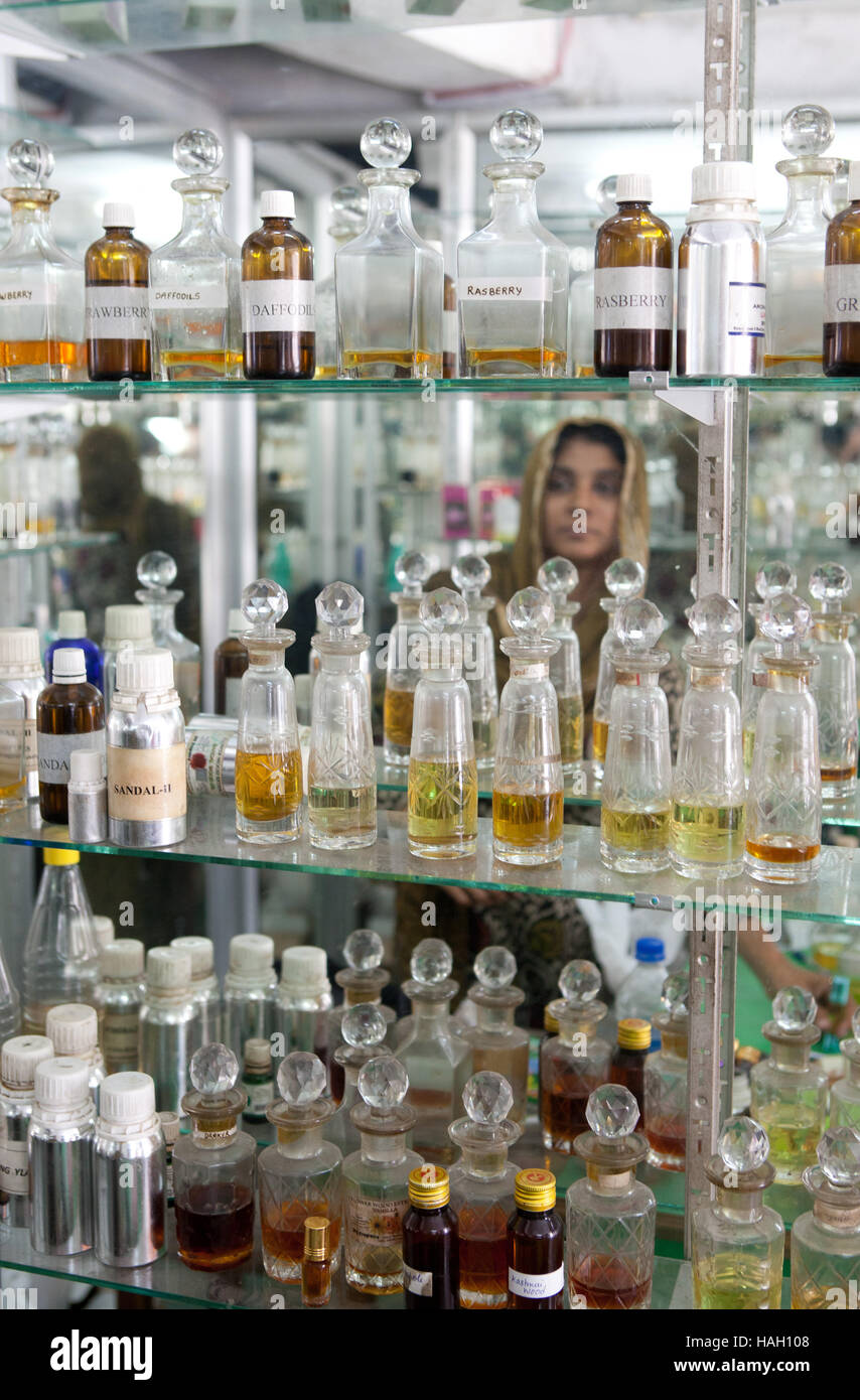 Profumo e olio aromatico shop in Cochin, India. Foto Stock