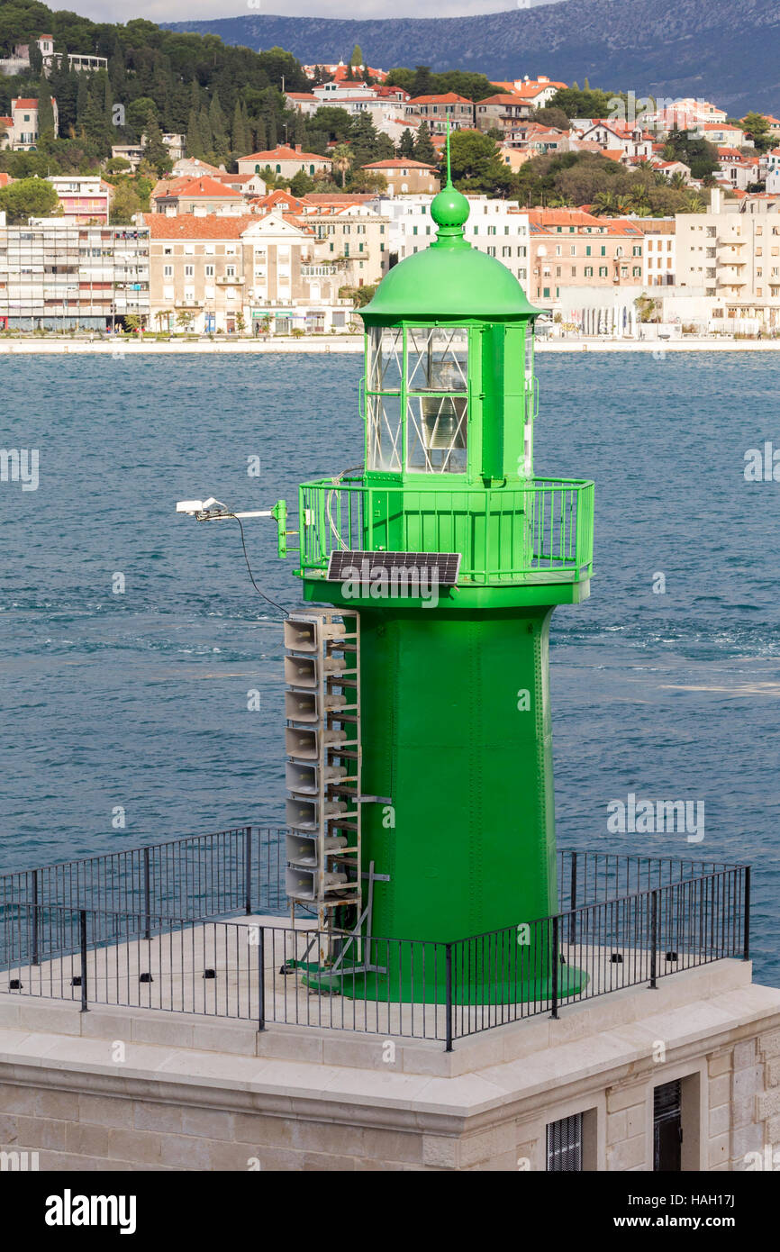 Faro di luce all'ingresso ot il porto di Spalato, Croazia. Foto Stock