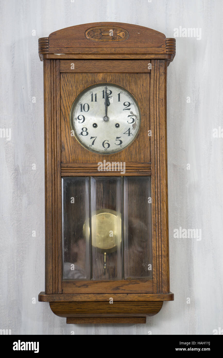 Vintage rintocchi orologio da parete a mezzanotte a Natale Foto stock -  Alamy