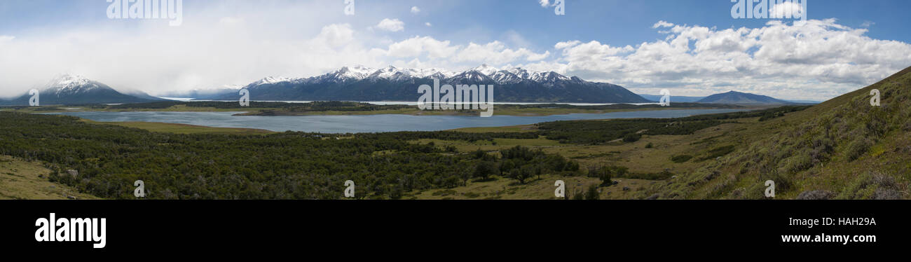 La Patagonia Argentina, Los ghiacciai del Parco Nazionale: mozzafiato paesaggio della Patagonia con la vista del Perito Moreno Glaciar, lago Roca e Lago Argentino Foto Stock