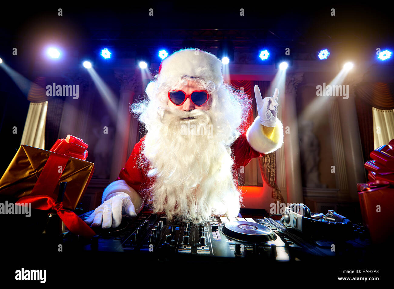 Dj Santa Claus la miscelazione a parte per il Natale Foto Stock