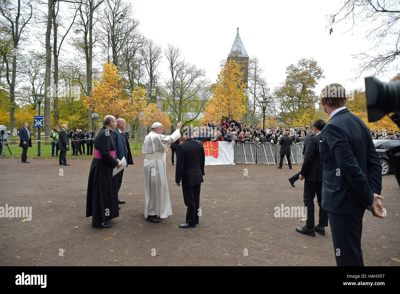 Papa Francesco incontro Regina Silvia di Svezia e Carlo XVI Gustavo di Svezia a Kungshuset di Lund in Svezia. Papa Francesco è su due giorni di visita frequentando commemorazione fra cattolici e luterani a Lund e a Malmo. Dotato di: Papa Francesco dove: Lund, Scania in Svezia dove Foto Stock