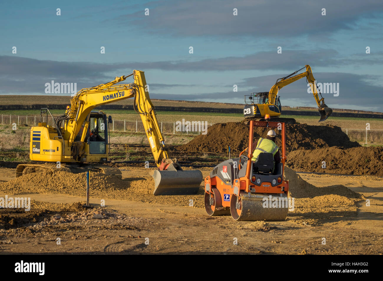 Pesanti macchinari utilizzati per la preparazione per la costruzione di casa, Grantham, Lincolnshire, England, Regno Unito Foto Stock