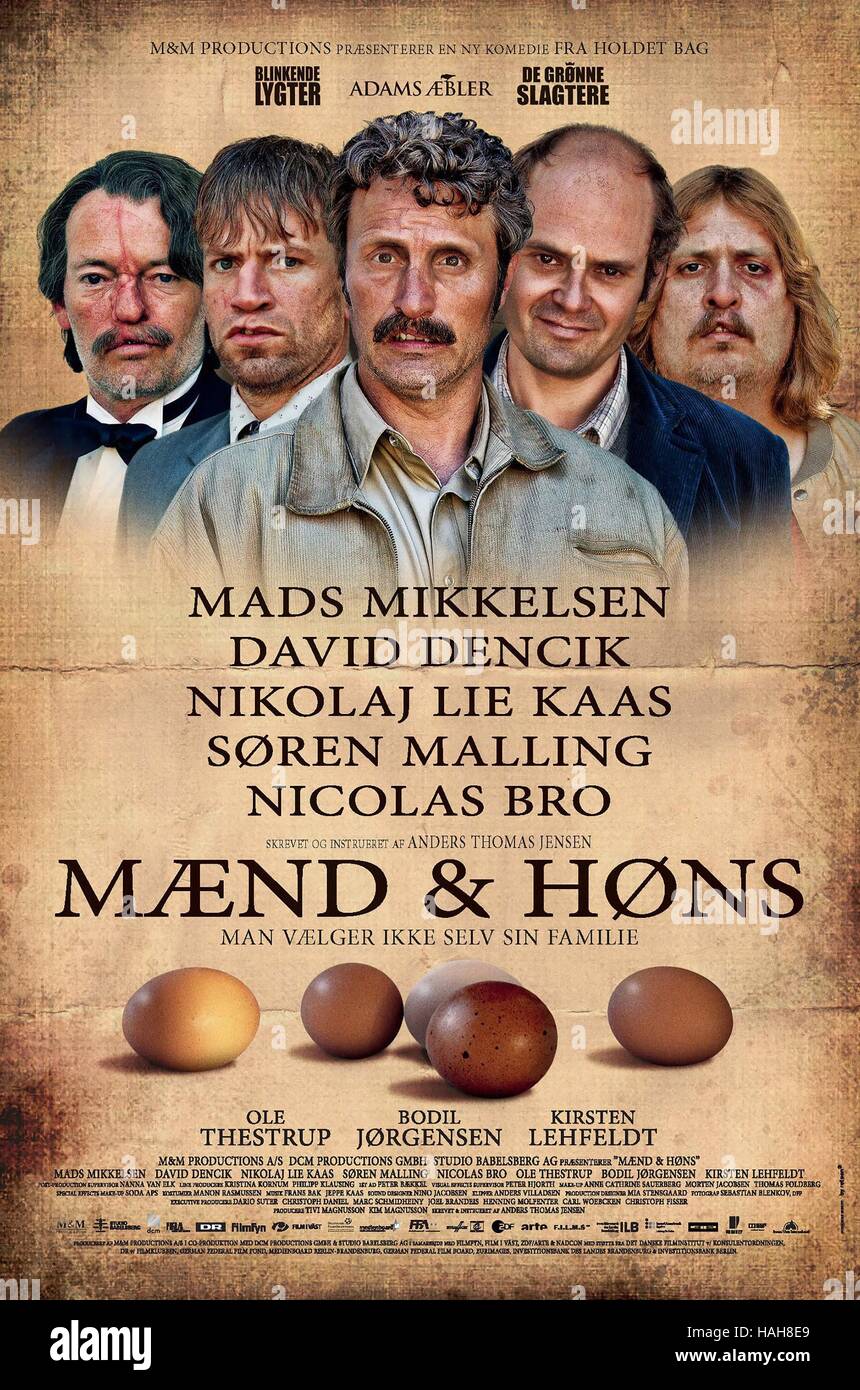 Gli uomini e il pollo Maend & hons Anno : 2015 Danemark / Germania Direttore : Anders Thomas Jensen Soren Malling, Nikolaj Lie Kaas, Mads Mikkelsen, David Dencik, Nicolas Bro poster (Dan) Foto Stock