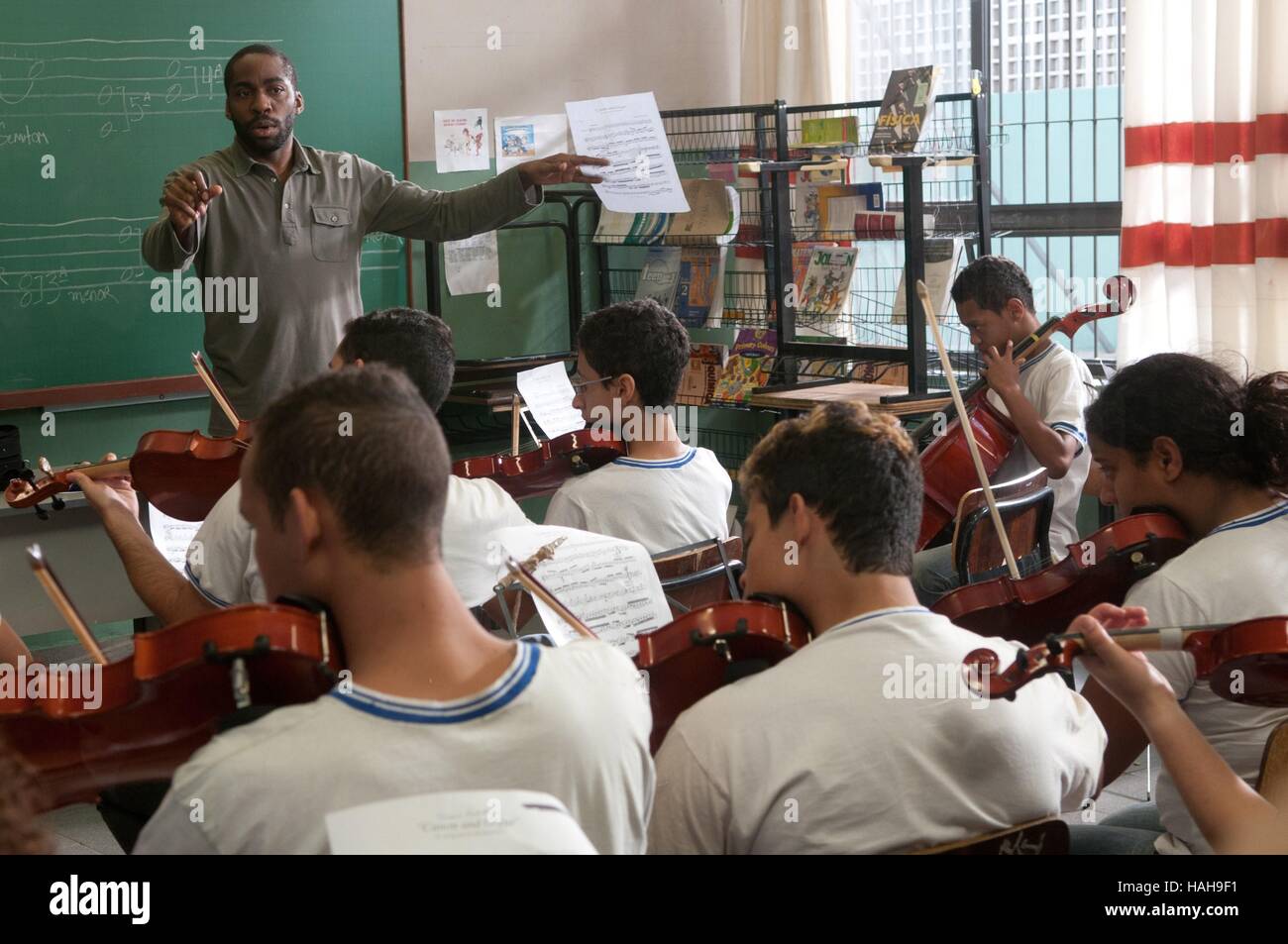 Tudo Que Aprendemos Juntos l'insegnante di violino Anno : 2015 Brasile Direttore : Sergio Machado Lazaro Ramos Foto Stock