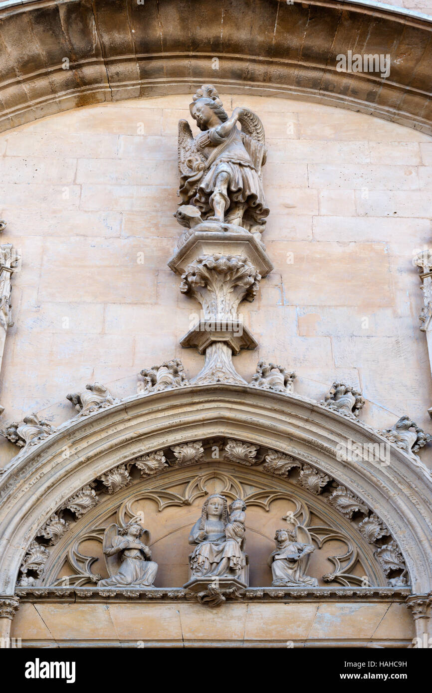 La facciata della Chiesa cattolica in Palma de Mallorca closeup Foto Stock