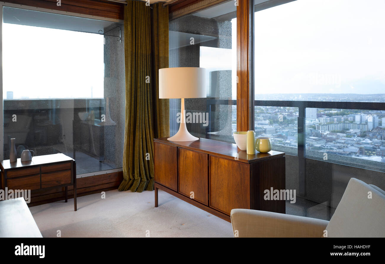 Barbican appartamento con metà secolo mobili moderni. Stock architettonica, vari, Regno Unito. Architetto: n/a, 2016. Foto Stock