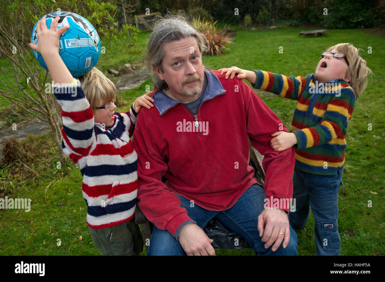 Pete croce, un unico padre con i suoi due figli gemelli ben (sinistra) e Seth (destra) Foto Stock