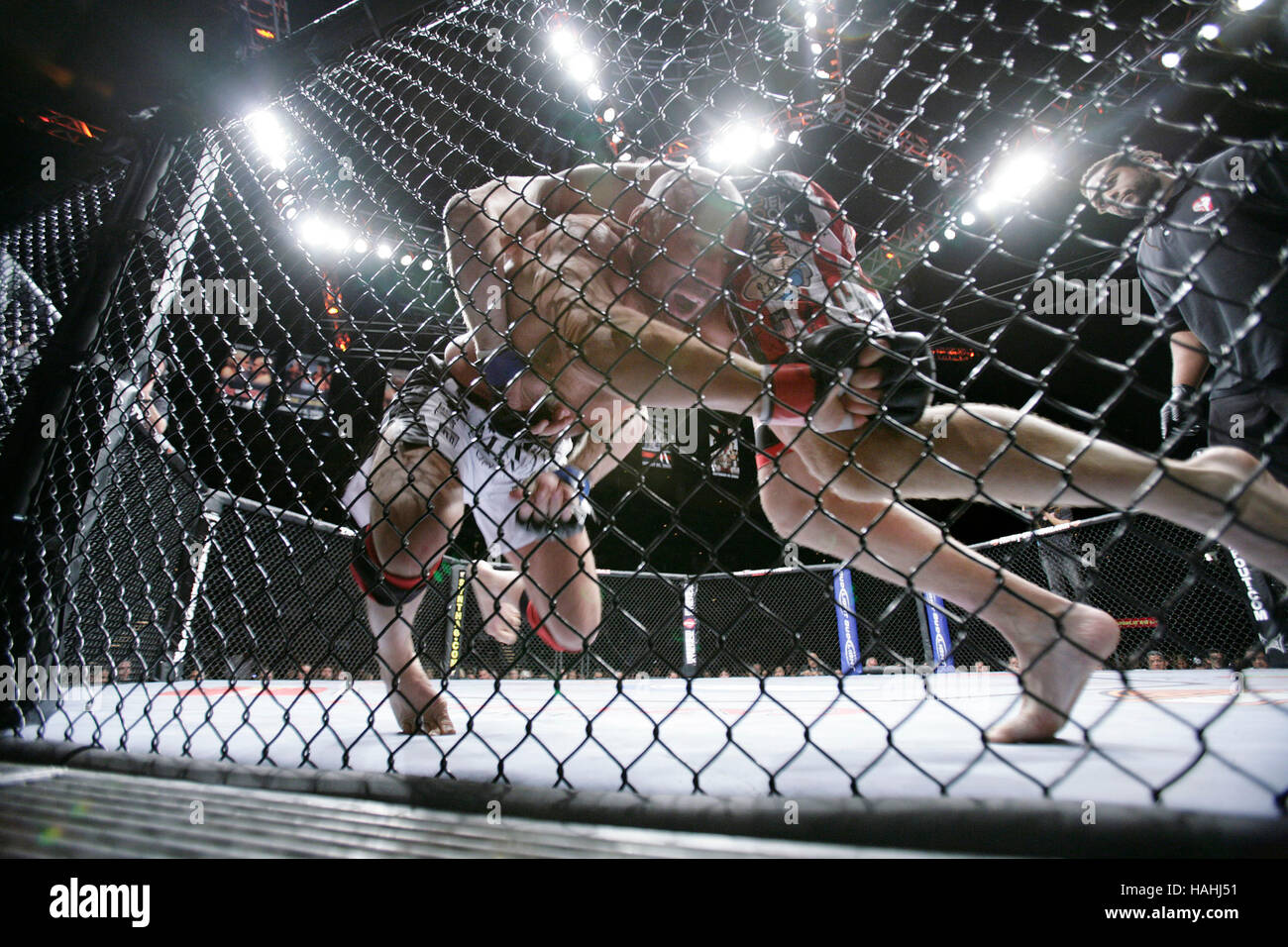 Stephan Bonnar, top combatte Mark Coleman durante UFC 100 al Mandalay Bay Events Centre sulla luglio 11, 2009 a Las Vegas, Nevada. Francesco Specker Foto Stock