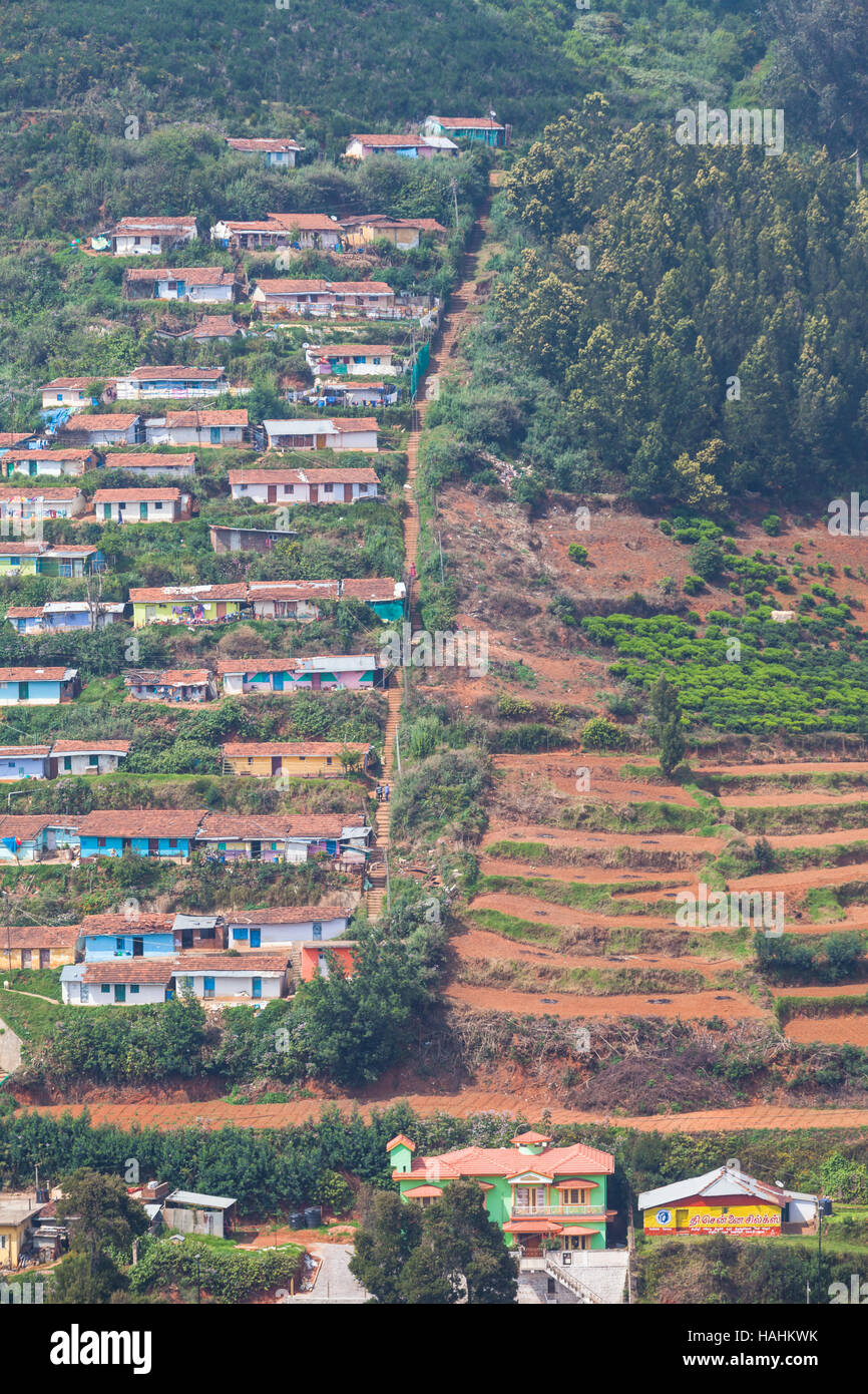 Case Operaie sulla collina, Ooty, Tamil Nadu, India, sulla piantagione di tè. Foto Stock