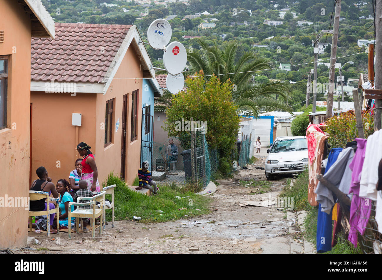 Scena di strada, Imizamo Yethu township, Hout Bay, Città del Capo, Sud Africa Foto Stock