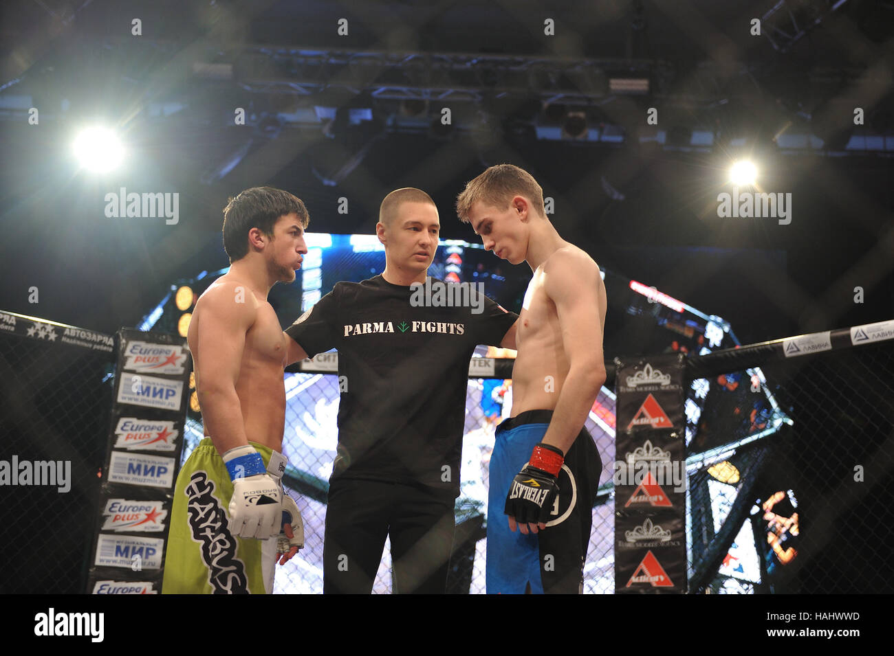 SYKTYVKAR, Russia - 26 novembre 2016: Professional MMA Parma combatte -7 torneo. Foto Stock