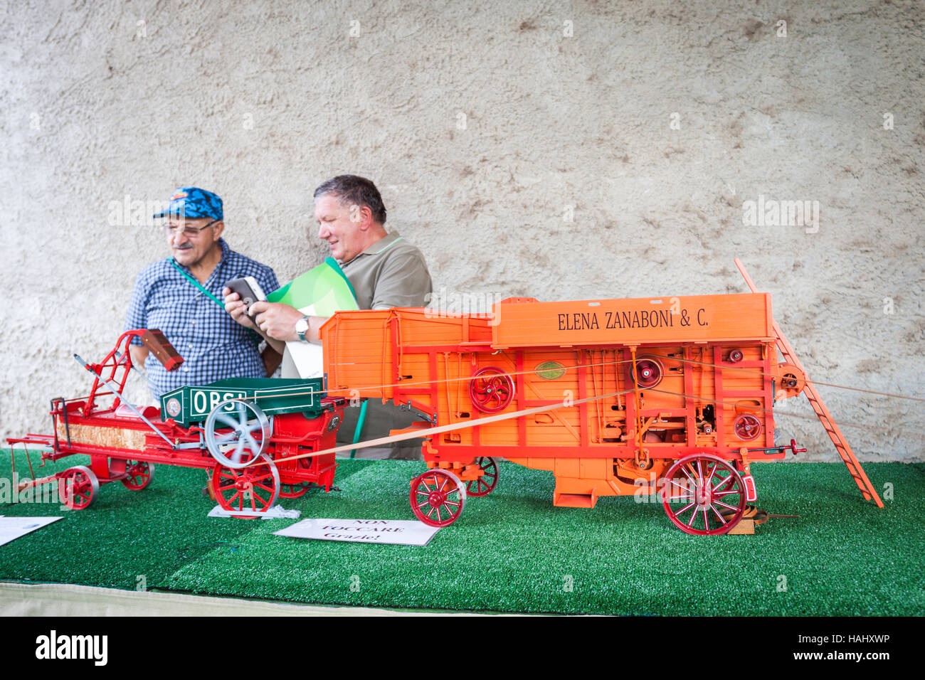 Modello in scala di una macchina agricola. Vigevano, Lombardia. Italia Foto Stock