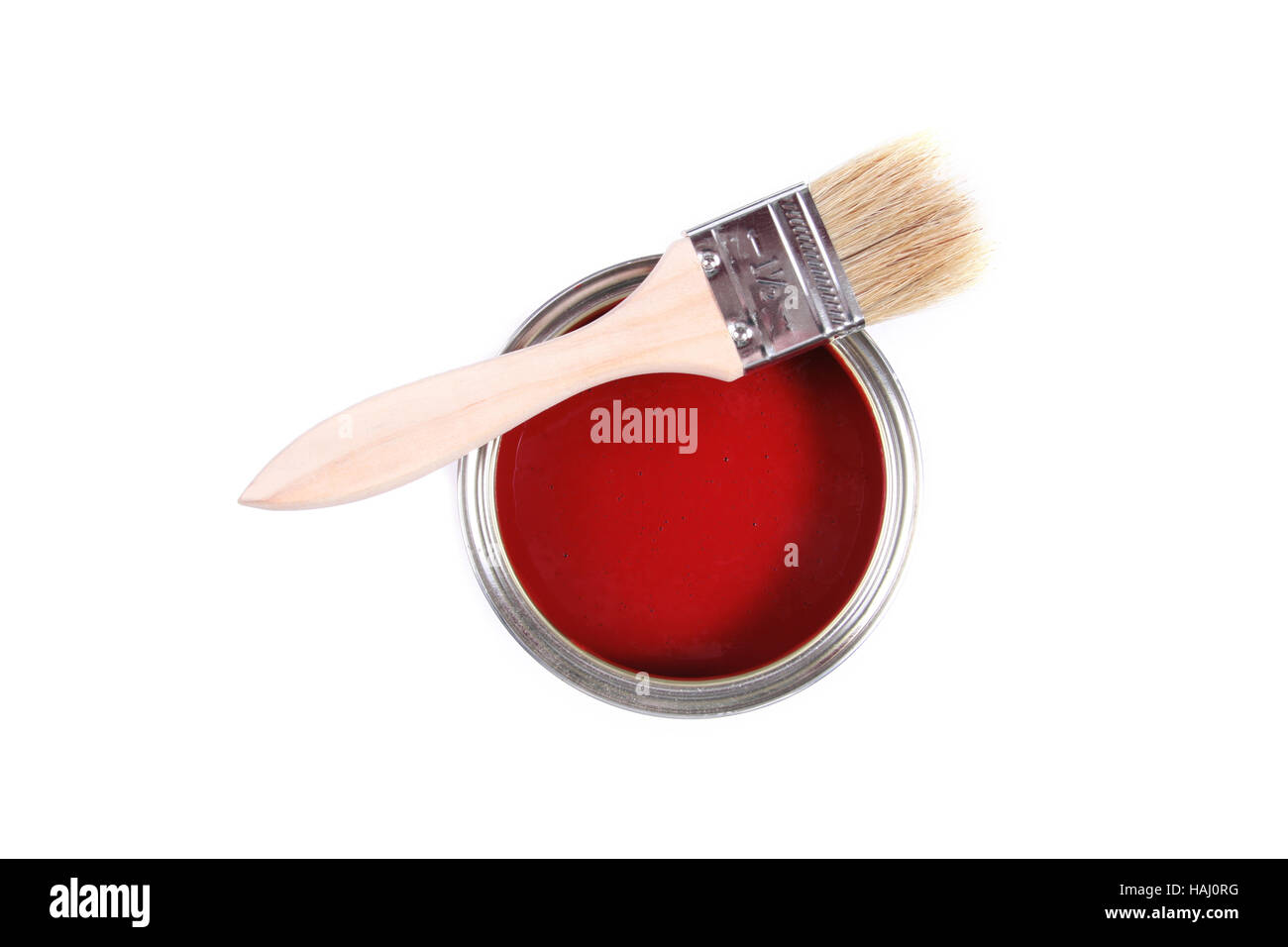 La vernice rossa può con spazzola isolato su uno sfondo bianco Foto Stock