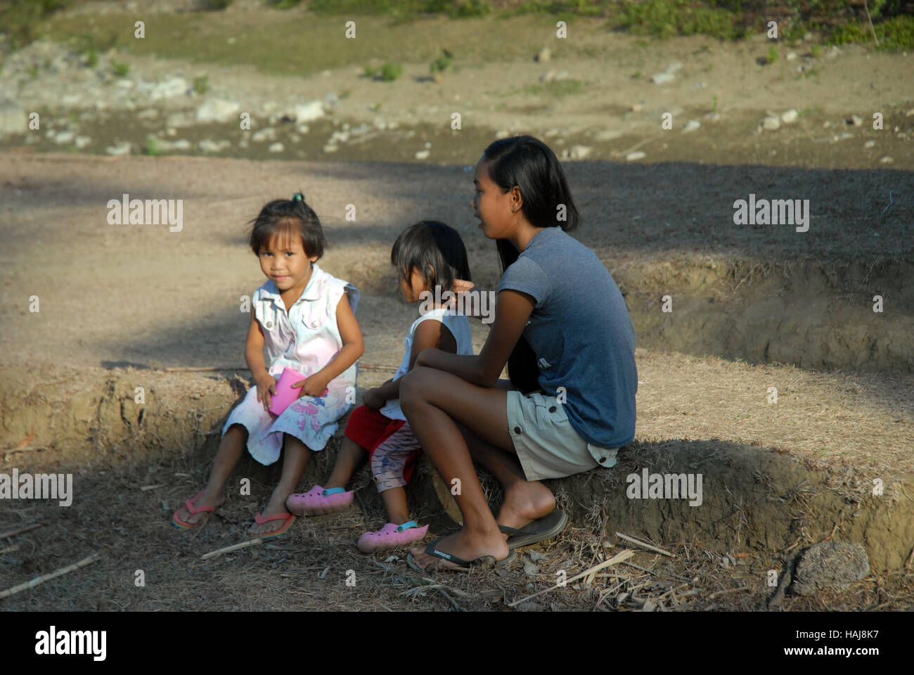 Gruppo di bambini, giungla, Lawigan, San Joaquin, Iloilo, Filippine. Foto Stock