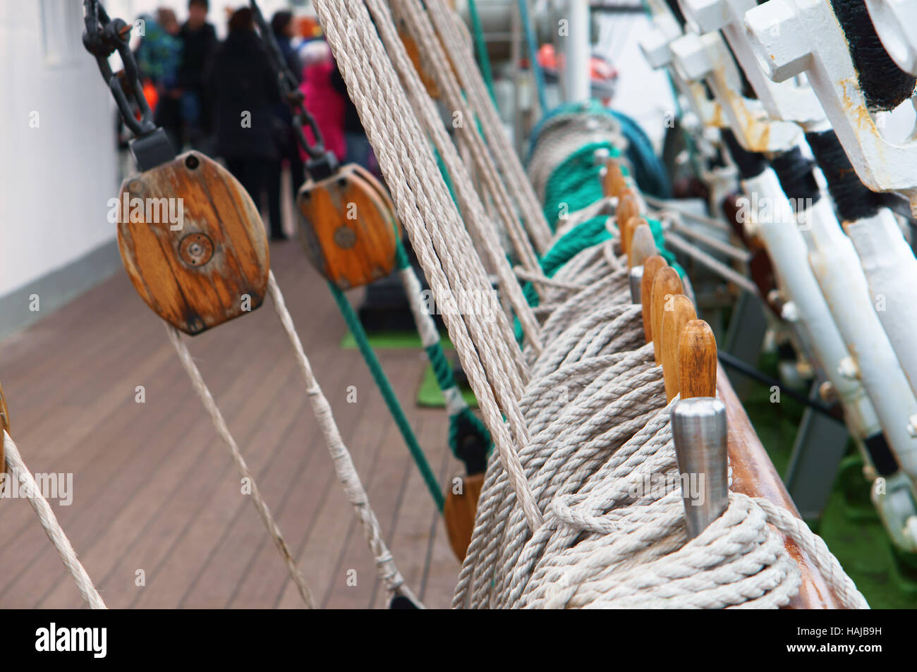 Forniture di marino, barca a vela, corda bollard, corda, la barca di salvataggio, montante Foto Stock
