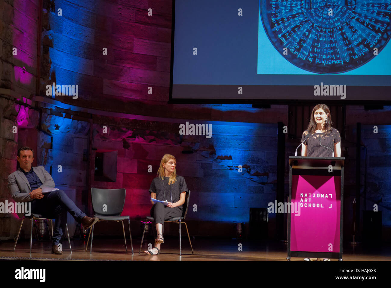 Australia. 01 Dic, 2016. (L-R) curatori, Blair francese (MCA), Anneke Jaspers (galleria d'Arte di NSW) e Nina Miall (Carriageworks) all'annuncio di artisti australiani inclusi nell'attesissimo mostra ' La nazionale: nuovo Australian Art 2017'. Credito: Hugh Peterswald/Pacific Press/Alamy Live News Foto Stock