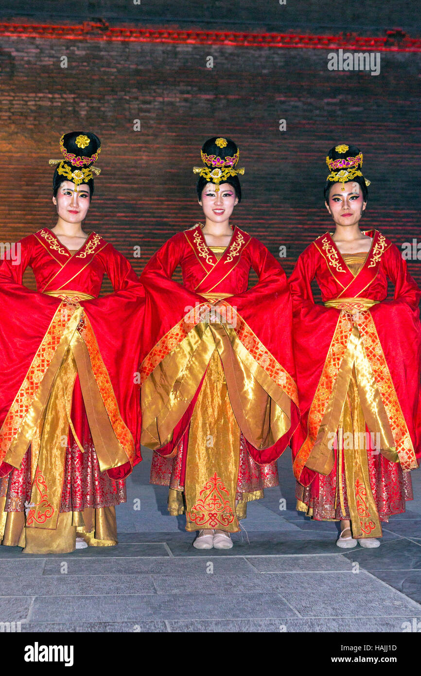 Gli artisti interpreti o esecutori al cinese spettacolo culturale, Xian, Cina Foto Stock