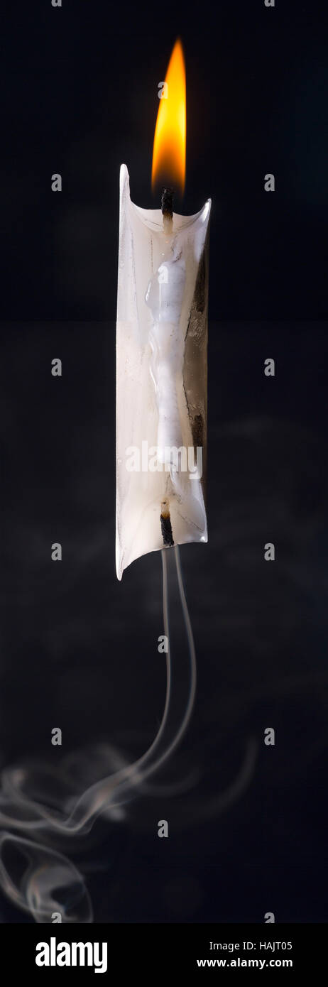 Masterizzazione di una candela in corrispondenza di entrambe le estremità Foto Stock