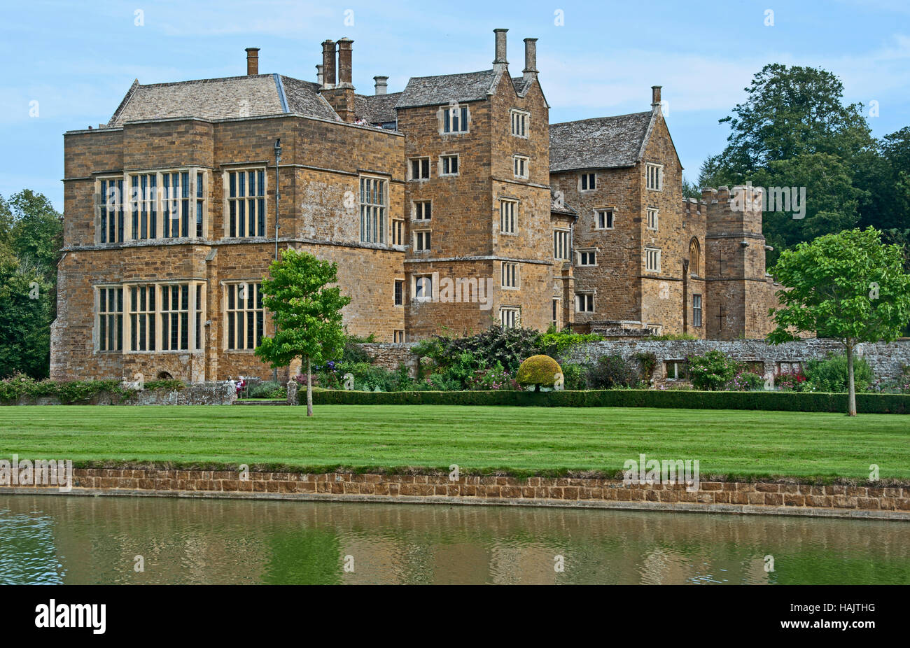 Castello di Broughton e fossato, Oxfordshire, Inghilterra, Foto Stock