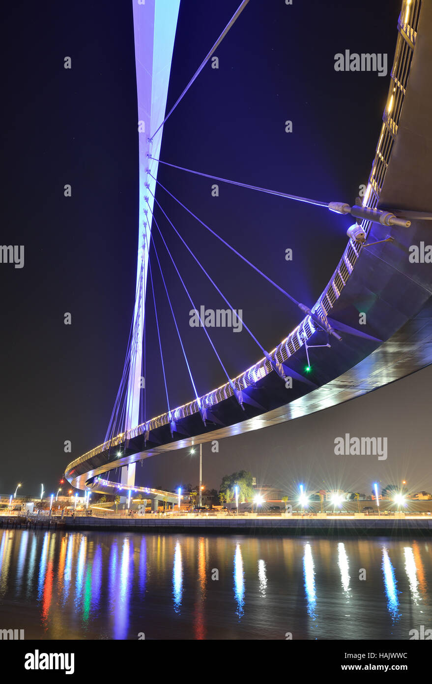 Ponte pedonale sopra Dubai canal Foto Stock