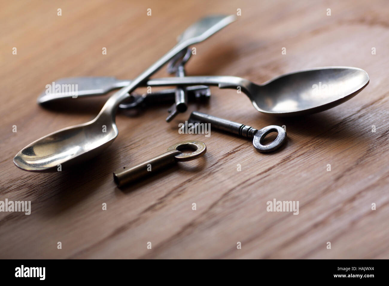 Vecchio cucchiai e tasti che sono stati dimenticati. L'intrigo è che cosa essi sbloccare ! Foto Stock