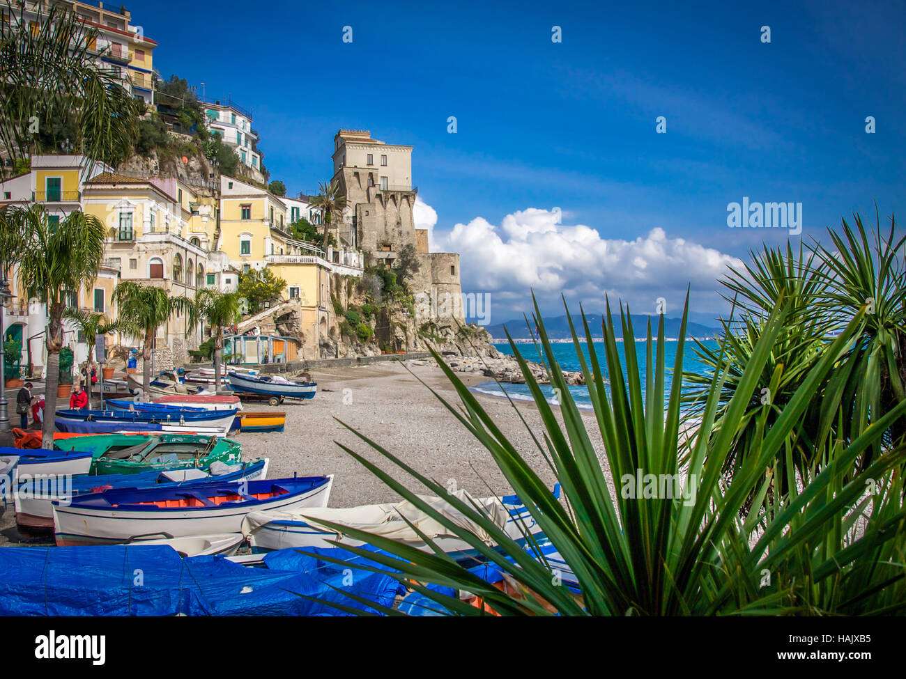 Il pittoresco villaggio di Cetara, Costiera Amalfitana, Italia. Foto Stock