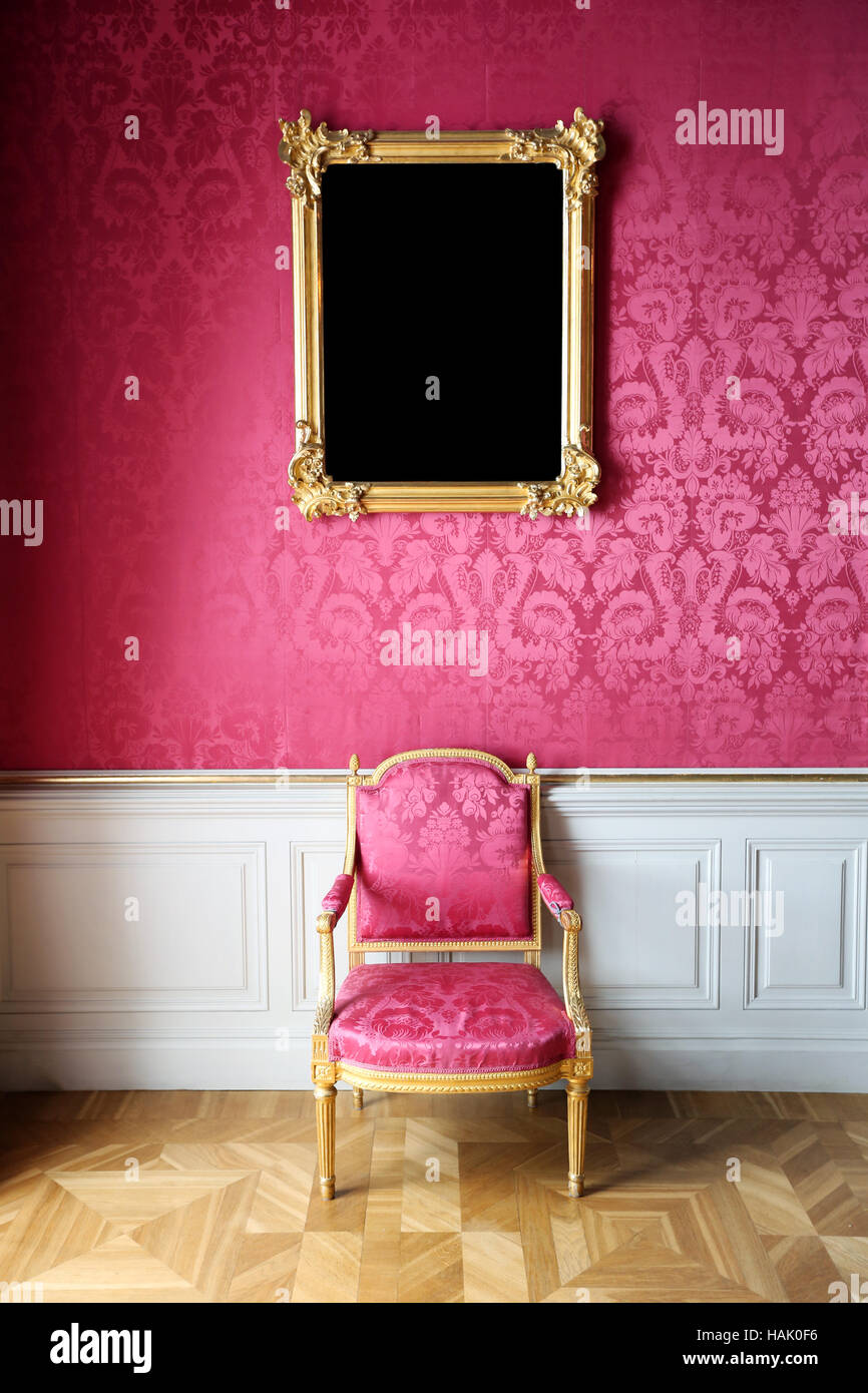 In stile vintage interno con sedia e blank foto sulla parete Foto Stock