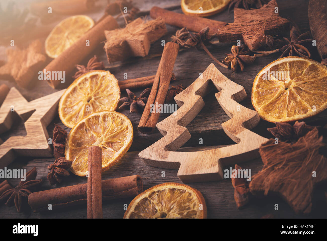 Auguri di Natale - Scheda di decorazioni tradizionali e spezie Foto Stock