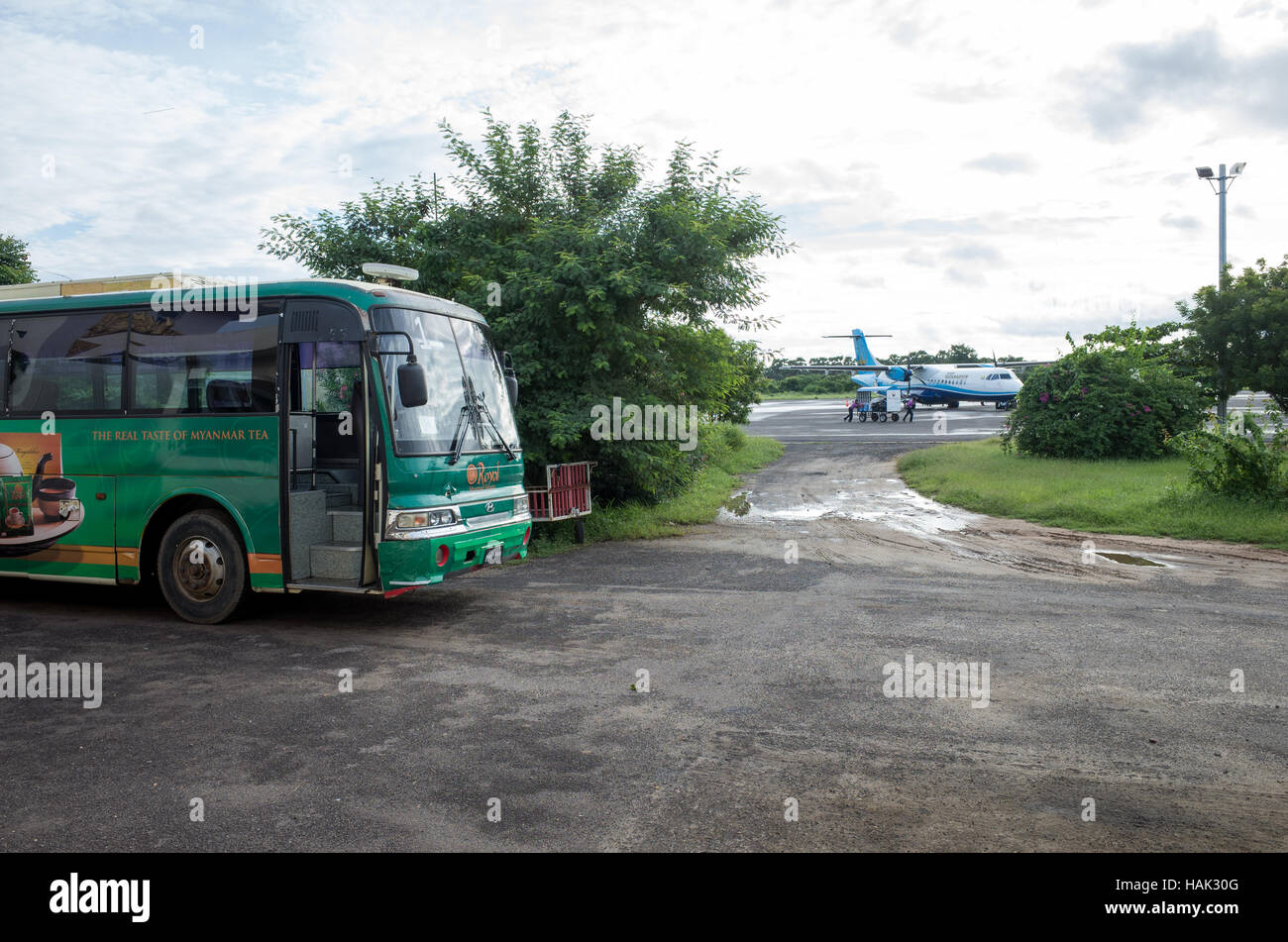 A dall'Aeroporto Nyaung-U, l'aeroporto locale per la famosa zona archeologica a Bagan, Myanam (Birmania). Foto Stock