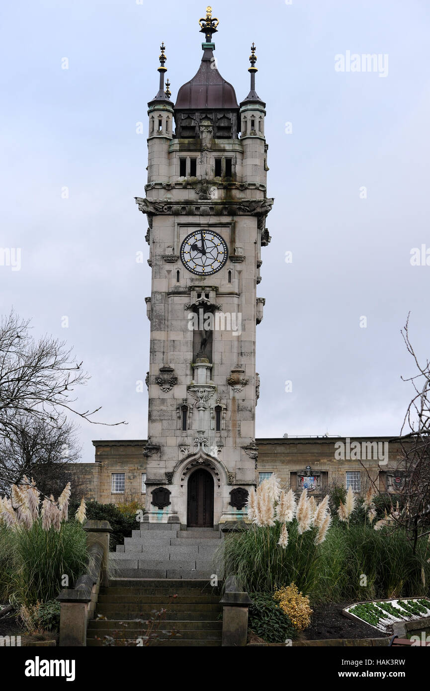 Whitehead Torre dell Orologio al di fuori del Municipio, Bury, Lancashire. Foto di Paolo Heyes, giovedì 01 dicembre, 2016. Foto Stock