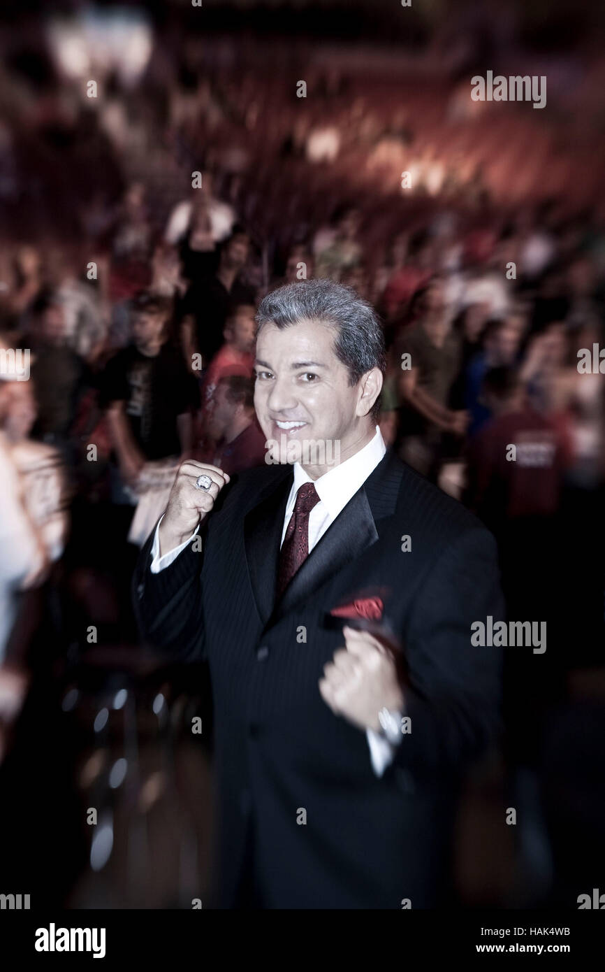 Bruce Buffer durante UFC 101 presso il Wachovia Center su Agosto 8, 2009, a Philadelphia, Pennsylvania. Francesco Specker Foto Stock