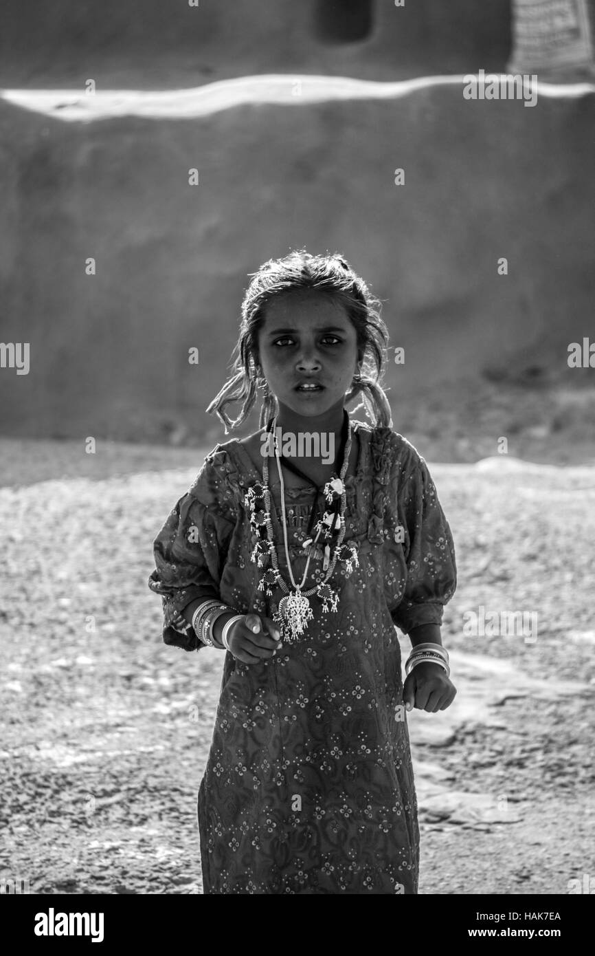 Piccola ragazza nel deserto di Thar, India 2016 Foto Stock