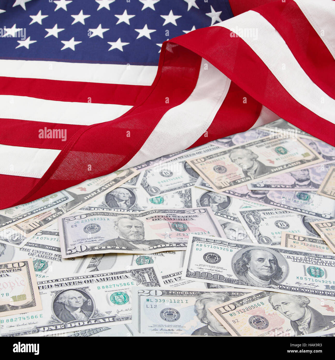 Bandiera americana sulle banconote assortiti Foto Stock