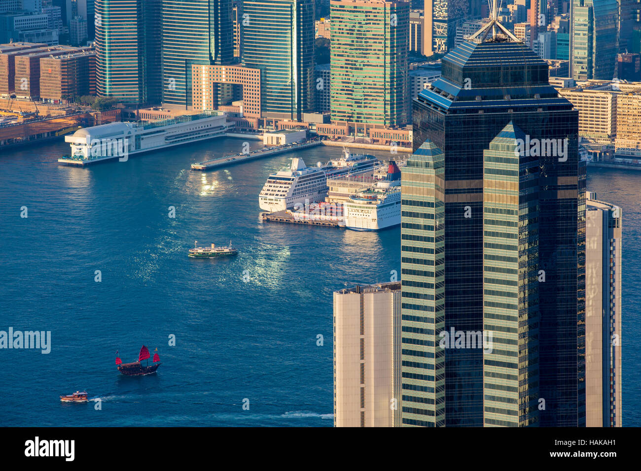 Grattacielo a Victoria Harbour di Hong Kong Foto Stock