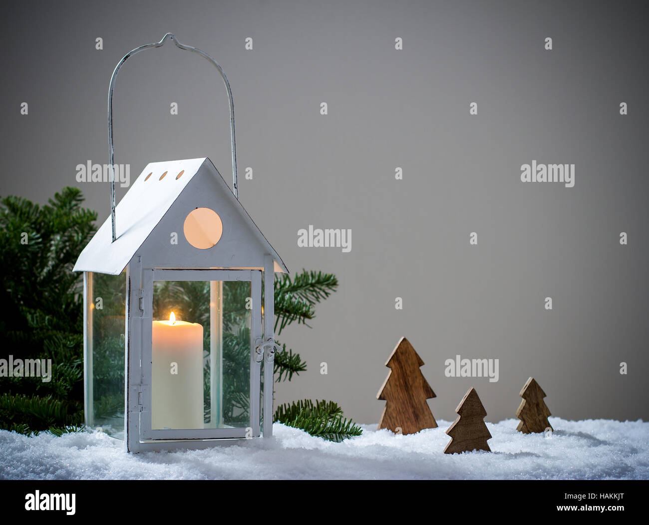 Lanterna in casa come nella neve con candela Foto Stock