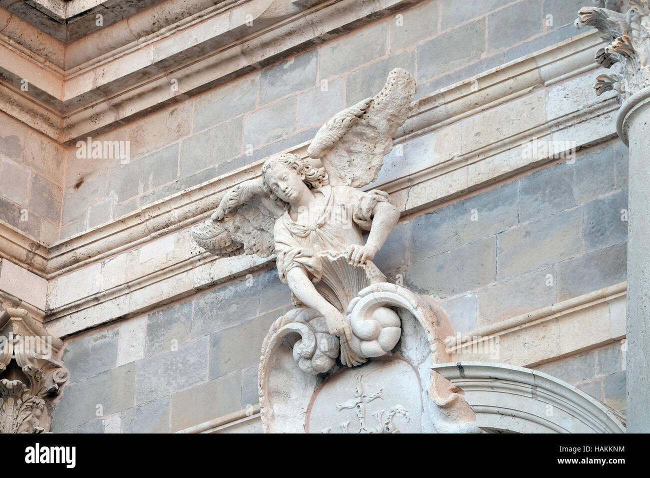 Statua dell'Angelo, la chiesa di Sant Ignazio a Dubrovnik, Croazia il 29 novembre 2015. Foto Stock