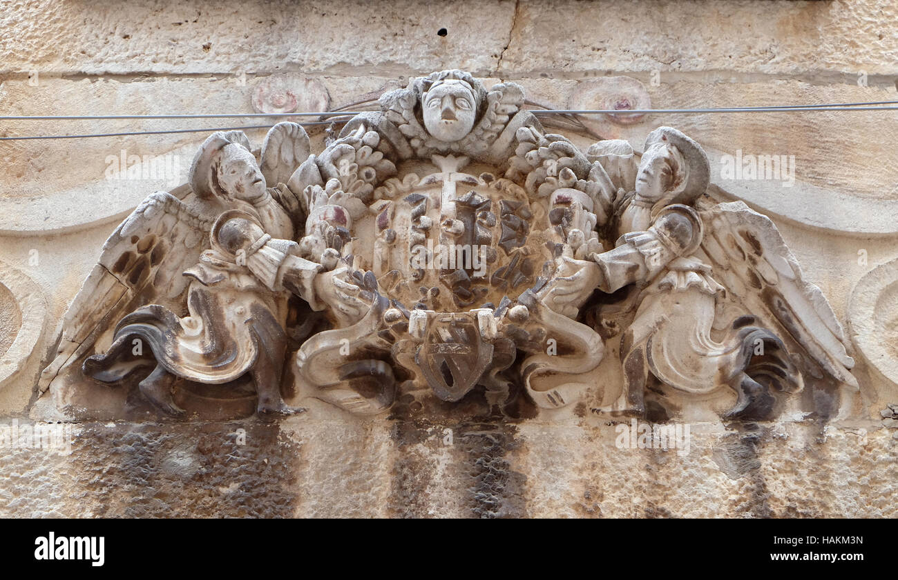Angeli sulla facciata della casa a Dubrovnik, Croazia Foto Stock