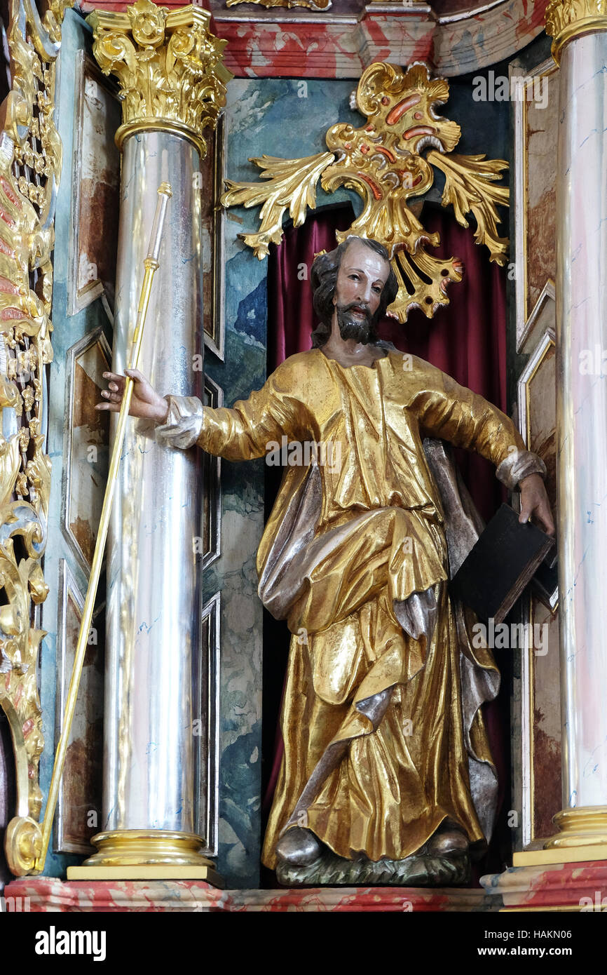 Statua di San sull'altare maggiore nella chiesa parrocchiale di Nostra Signora della Neve di Kamensko, Croazia il 11 giugno, 2016 Foto Stock