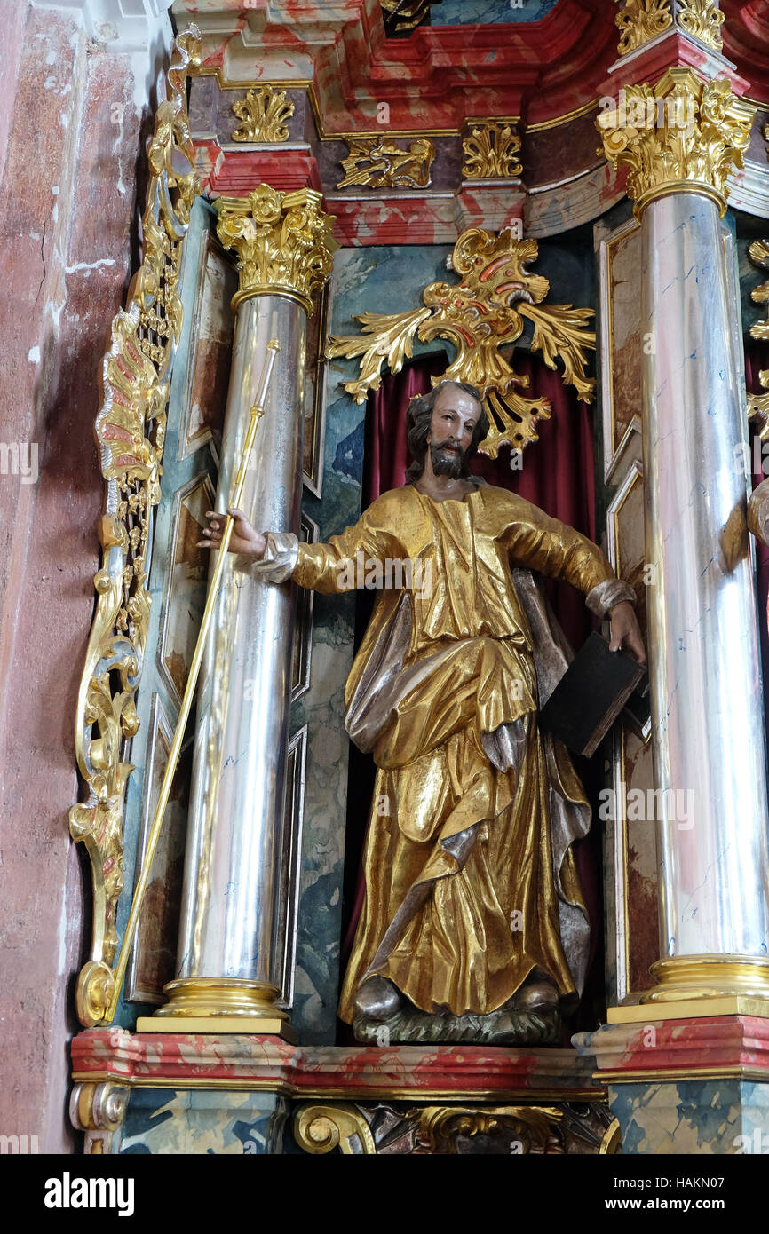 Statua di San sull'altare maggiore nella chiesa parrocchiale di Nostra Signora della Neve di Kamensko, Croazia il 11 giugno, 2016 Foto Stock