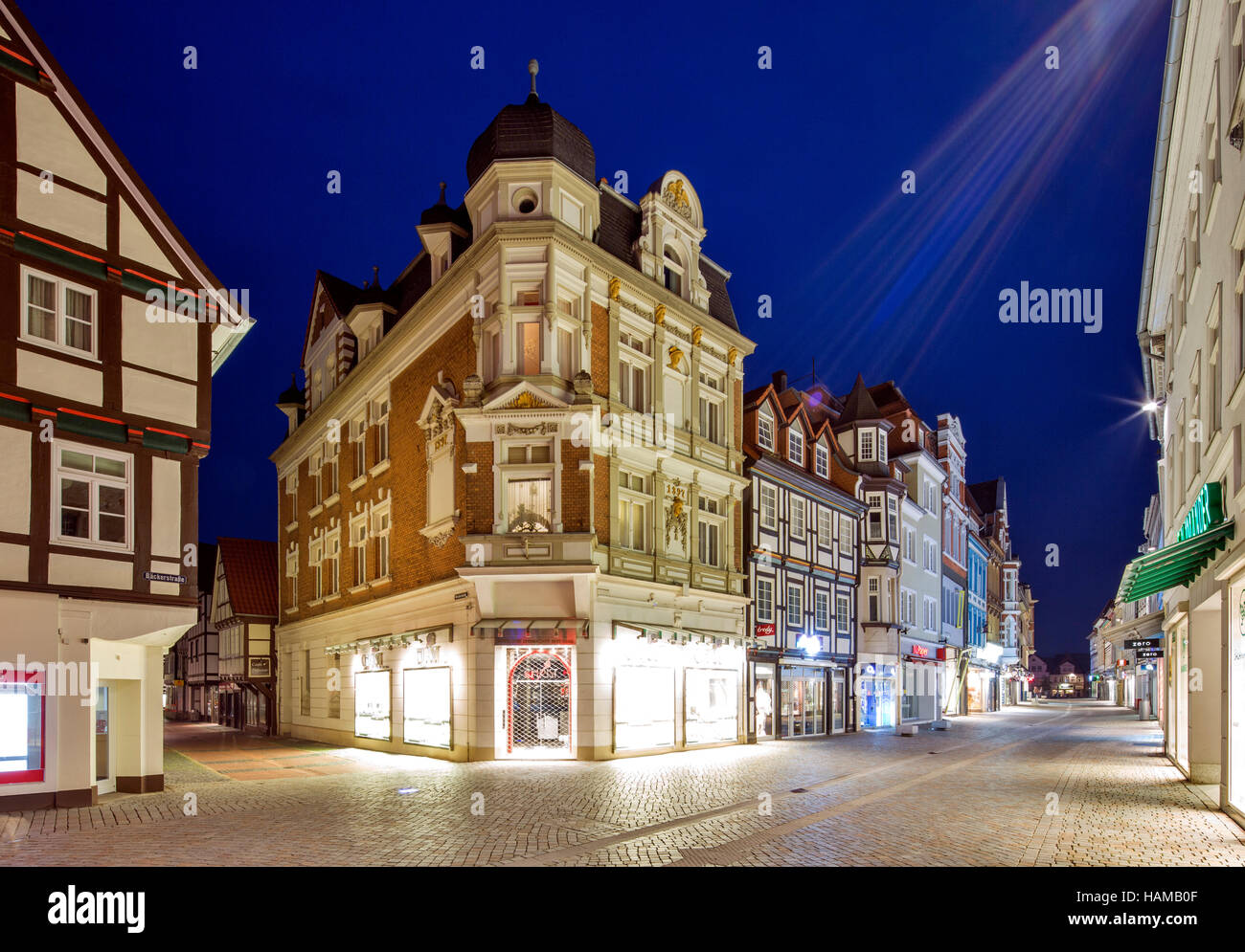 Storici edifici commerciali in Bäckerstraße, Hameln, Bassa Sassonia, Germania Foto Stock