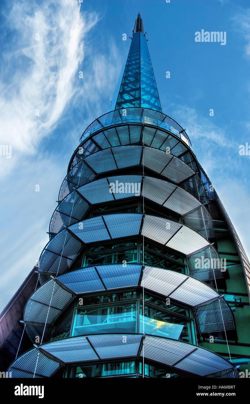 Torre Campanaria landmark in Perth, Western Australia con un cielo blu e nuvole Foto Stock