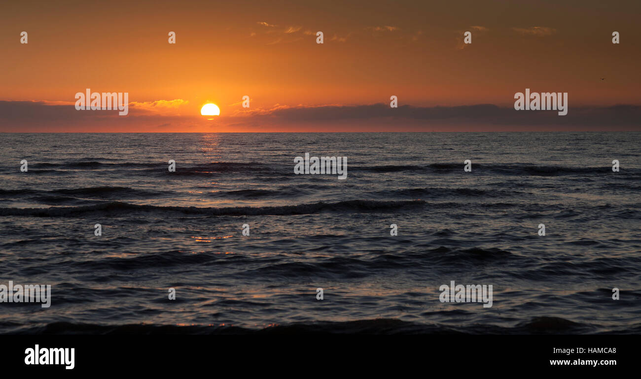 Blackpool Beach centrlal pier Foto Stock