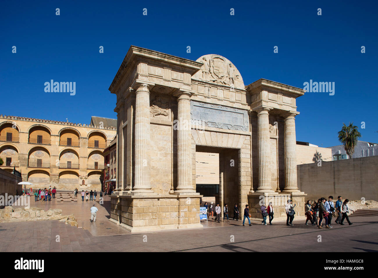 Puerta del Puente, Cordoba, Andalusia, Spagna, Europa Foto Stock