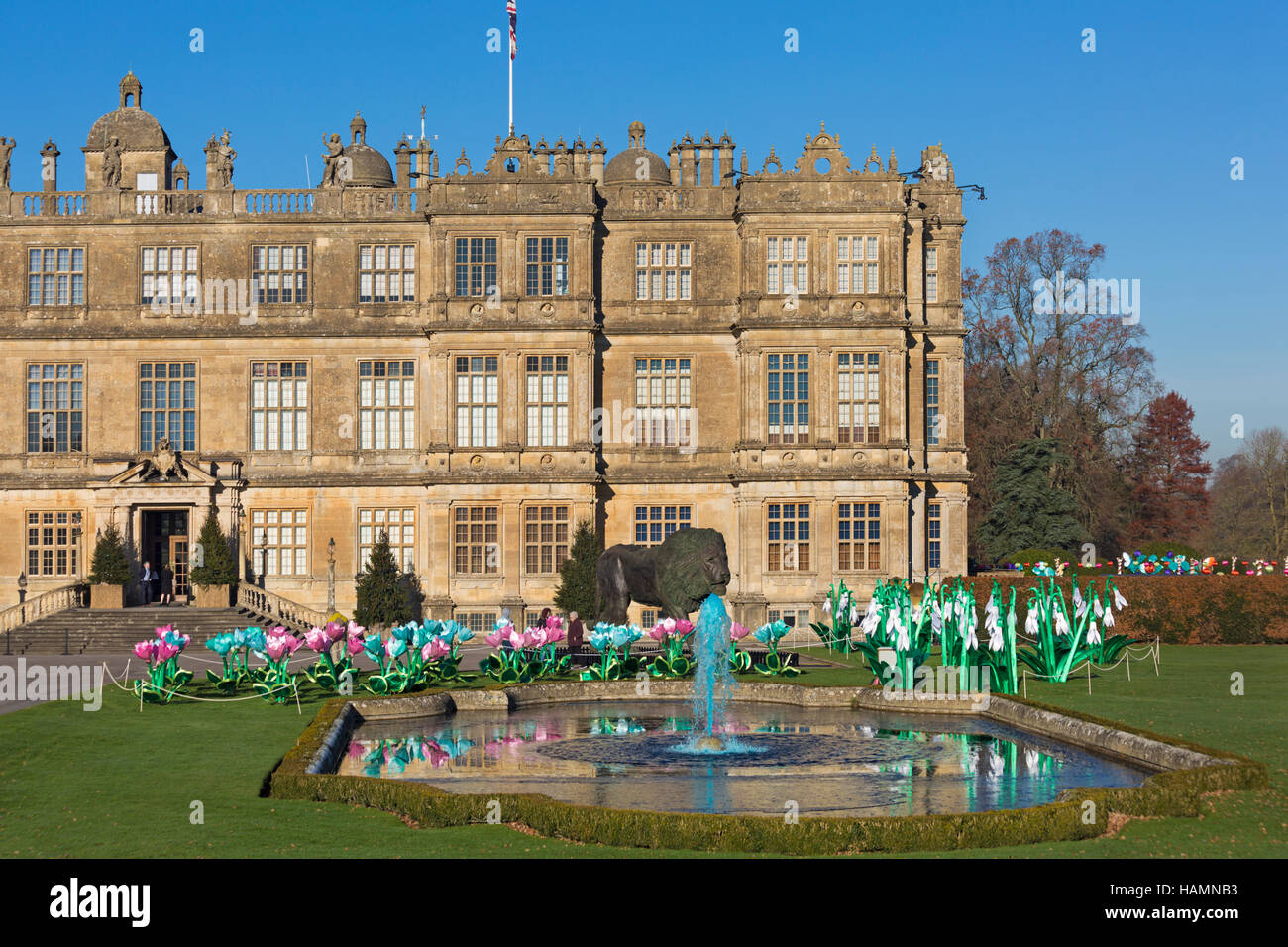 Festa di Natale della luce a Longleat per celebrare il Safari Park il cinquantesimo anniversario con il tema di Beatrix Potter. Longleat stagno di Casa & giardino Foto Stock