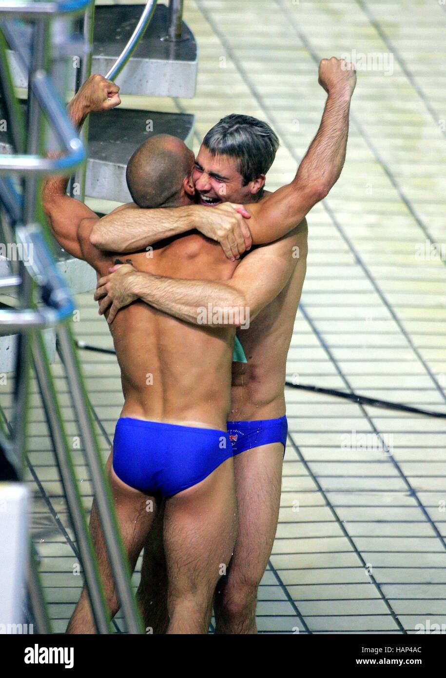 LEON TAYLOR & PETER WATERFIELD OLYMPIC 10 M SYNCHRO DIVING Atene GRECIA 14 Agosto 2004 Foto Stock