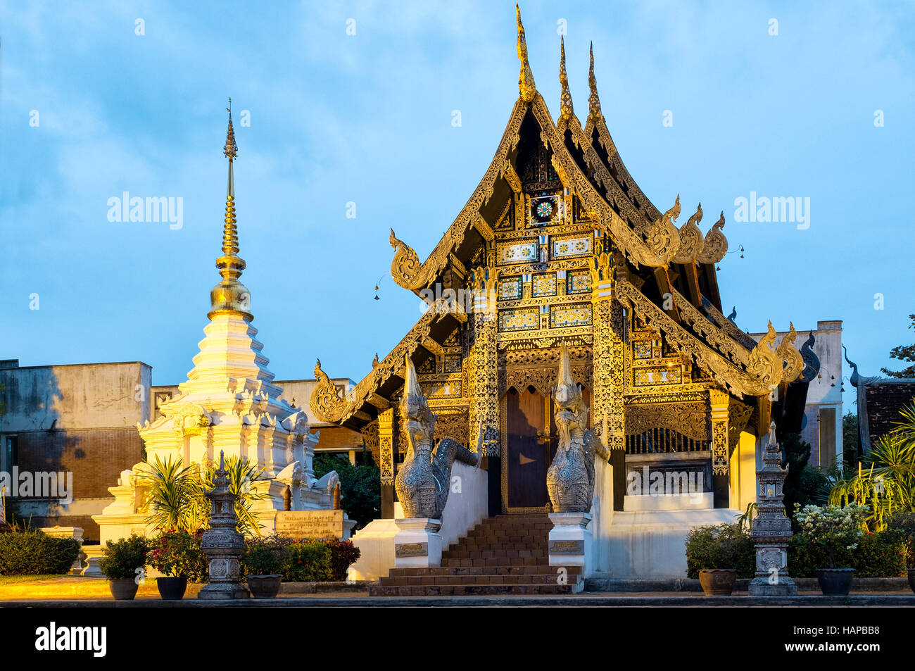 Bucha Sao Inthakin all'interno del Wat Chedi Luang tempio motivi, Chiang Mai, Thailandia Foto Stock